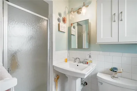 $300,000 | 8830 Ivanhoe Trail, Kansas City, MO 64131