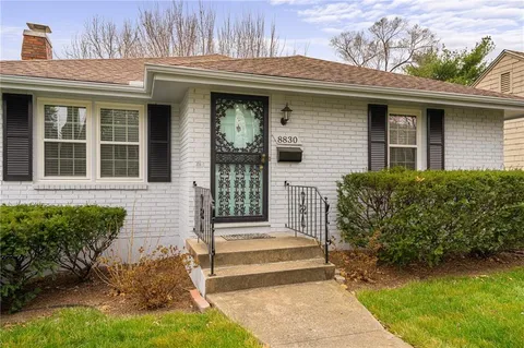 $300,000 | 8830 Ivanhoe Trail, Kansas City, MO 64131