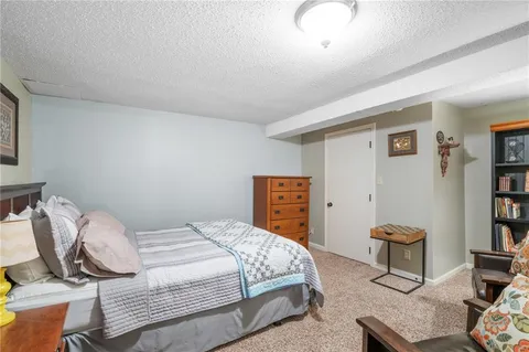 $300,000 | 8830 Ivanhoe Trail, Kansas City, MO 64131