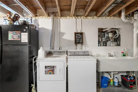 $300,000 | 8830 Ivanhoe Trail, Kansas City, MO 64131