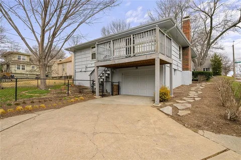 $300,000 | 8830 Ivanhoe Trail, Kansas City, MO 64131