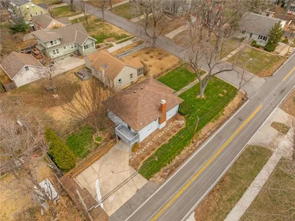 $300,000 | 8830 Ivanhoe Trail, Kansas City, MO 64131