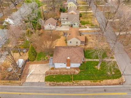 $300,000 | 8830 Ivanhoe Trail, Kansas City, MO 64131