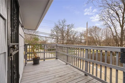 $300,000 | 8830 Ivanhoe Trail, Kansas City, MO 64131