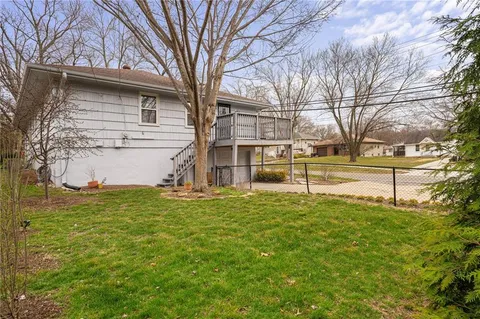 $300,000 | 8830 Ivanhoe Trail, Kansas City, MO 64131