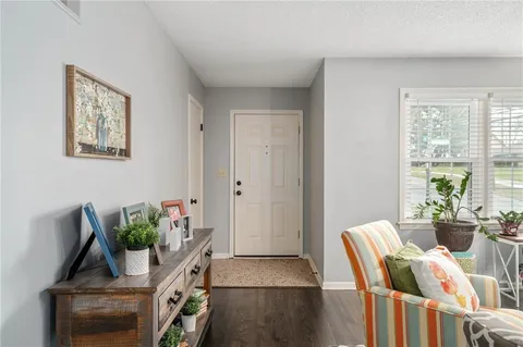 $300,000 | 8830 Ivanhoe Trail, Kansas City, MO 64131