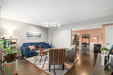 $300,000 | 8830 Ivanhoe Trail, Kansas City, MO 64131