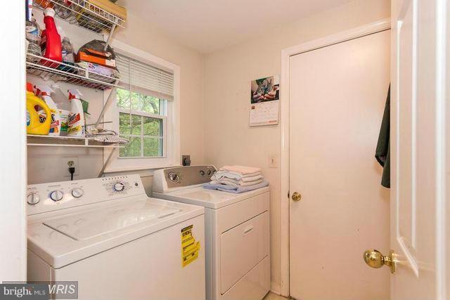 1500 Deer Point Way Reston, VA 20194 - Photo 14 of 26 a utility room with dryer and washer
