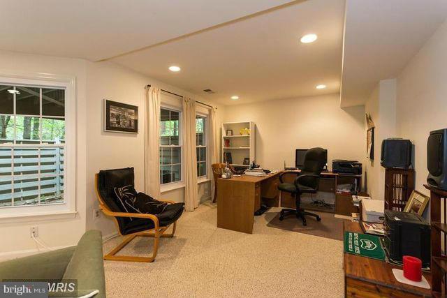 1500 Deer Point Way Reston, VA 20194 - Photo 22 of 26 a living room with furniture
