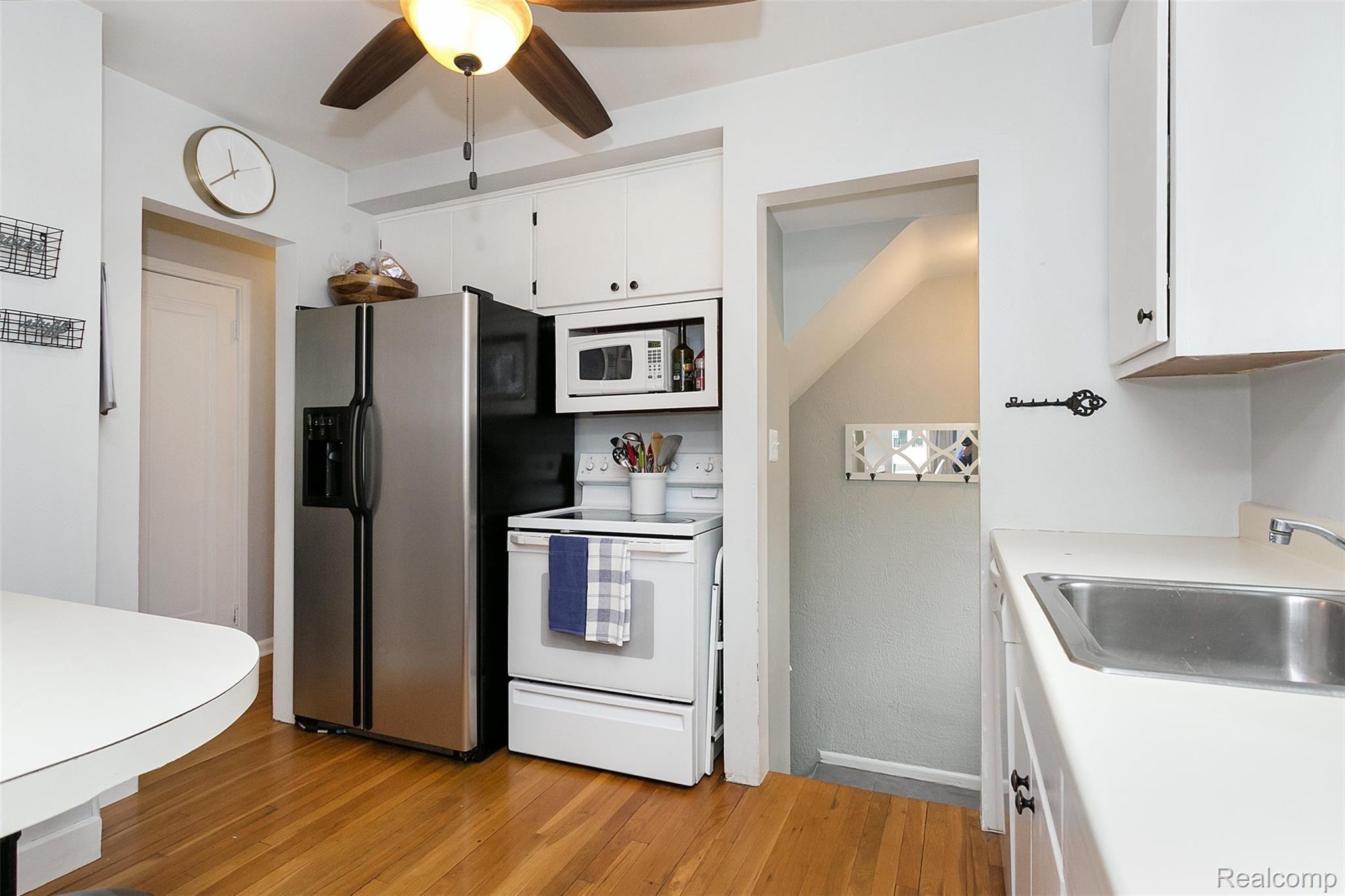 1591 Cambridge Road Berkley, MI 48072 - Photo 8 of 29 Kitchen