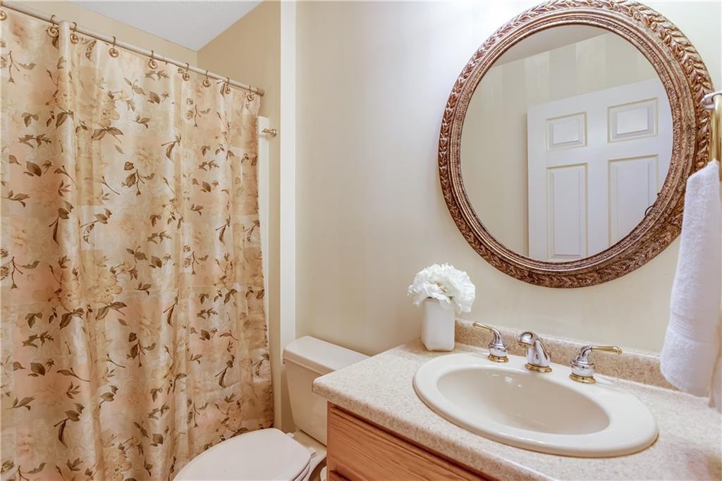 452 Sharon Road Coraopolis, PA 15108 - Photo 16 of 23 View of the full hall bath