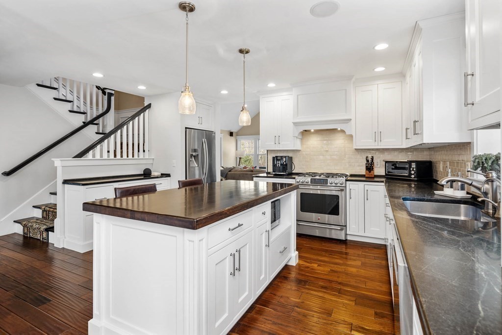 19 Smith Road Hingham, MA 02043 - Photo 12 of 40