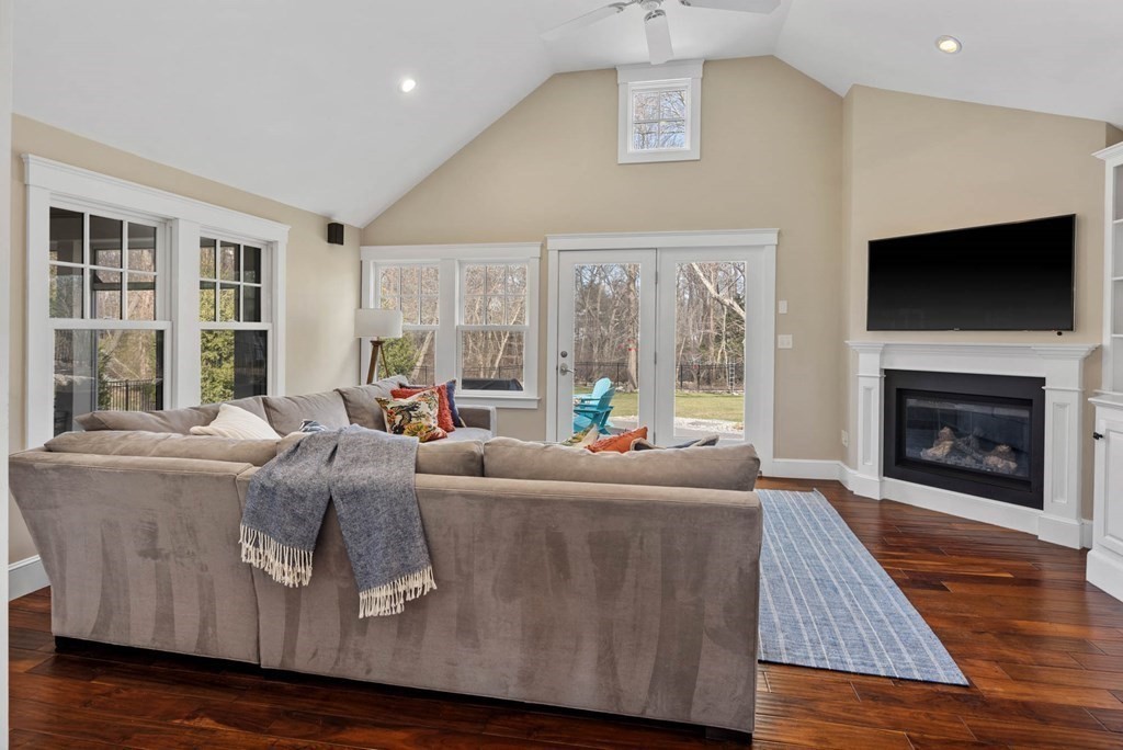 19 Smith Road Hingham, MA 02043 - Photo 14 of 40