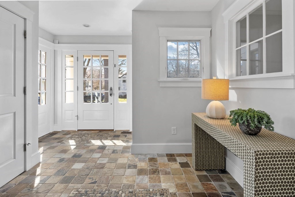 19 Smith Road Hingham, MA 02043 - Photo 4 of 40