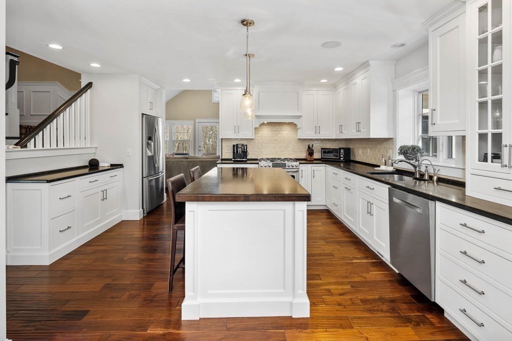 19 Smith Road Hingham, MA 02043 - Photo 8 of 40