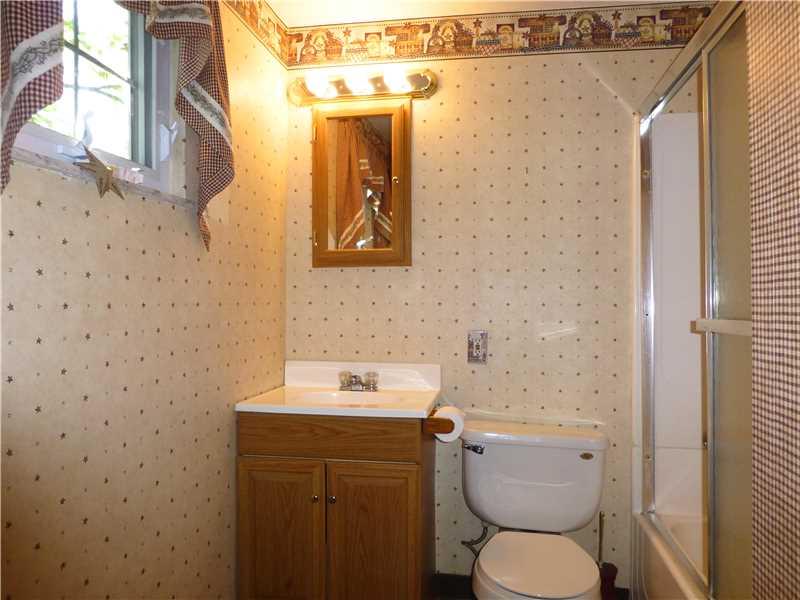 936 Braddock Road Forest Hills, PA 15221 - Photo 18 of 25 Full Bath.