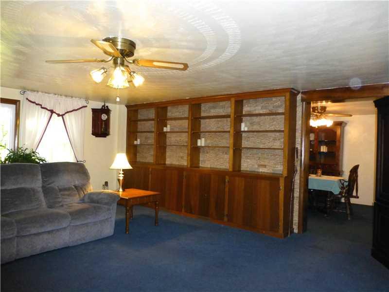 936 Braddock Road Forest Hills, PA 15221 - Photo 4 of 25 Living Room.
