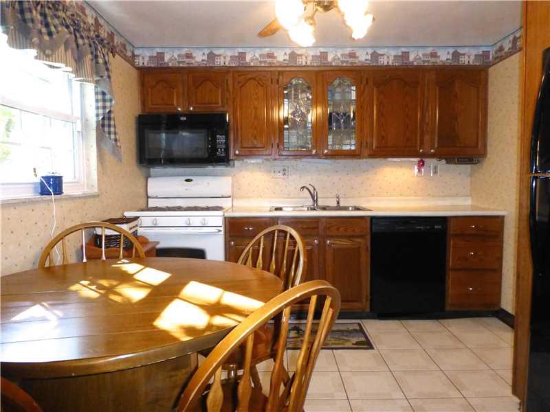 936 Braddock Road Forest Hills, PA 15221 - Photo 7 of 25 Kitchen.