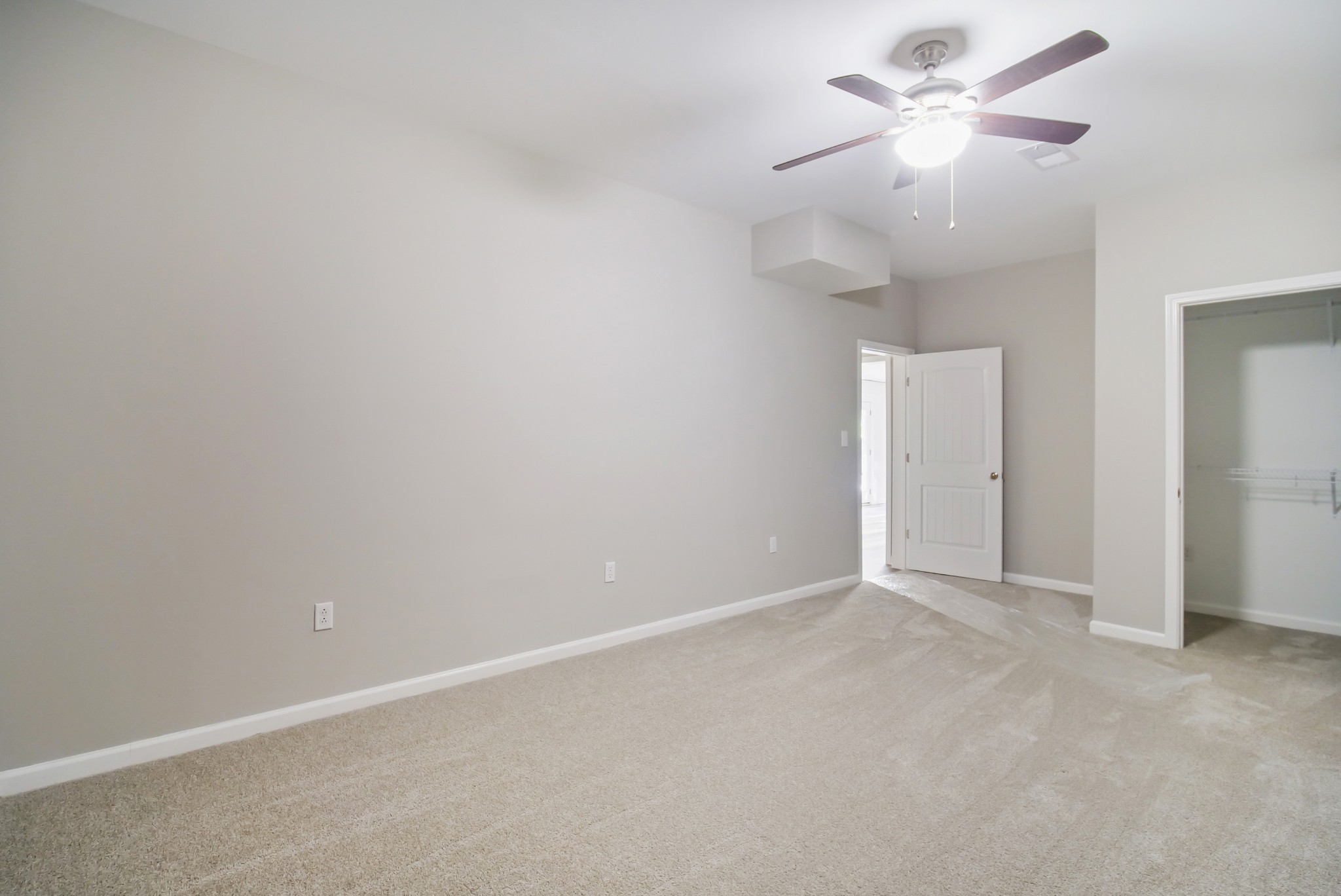 3977 Cairo Bend Road Lebanon, TN 37087 - Photo 31 of 39 an empty room with a chandelier fan and closet area