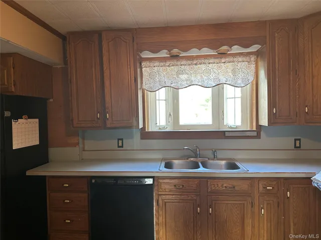 $410,000 | 172 Main Street, Gardiner, NY 12525