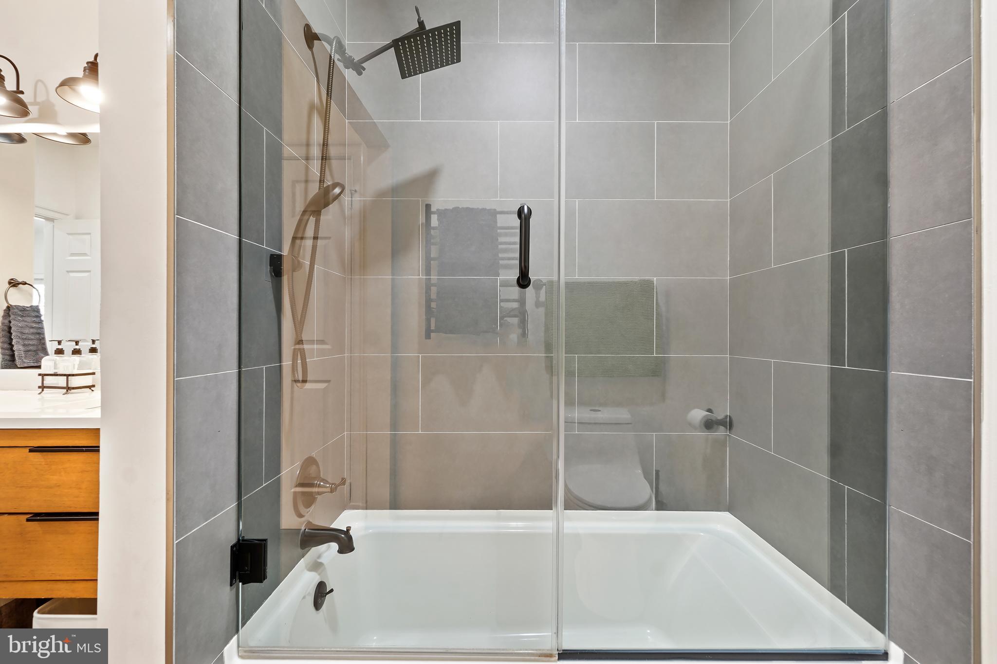 9646 Eagle Ridge Drive Bethesda, MD 20817 - Photo 26 of 75 a bathroom with a bathtub