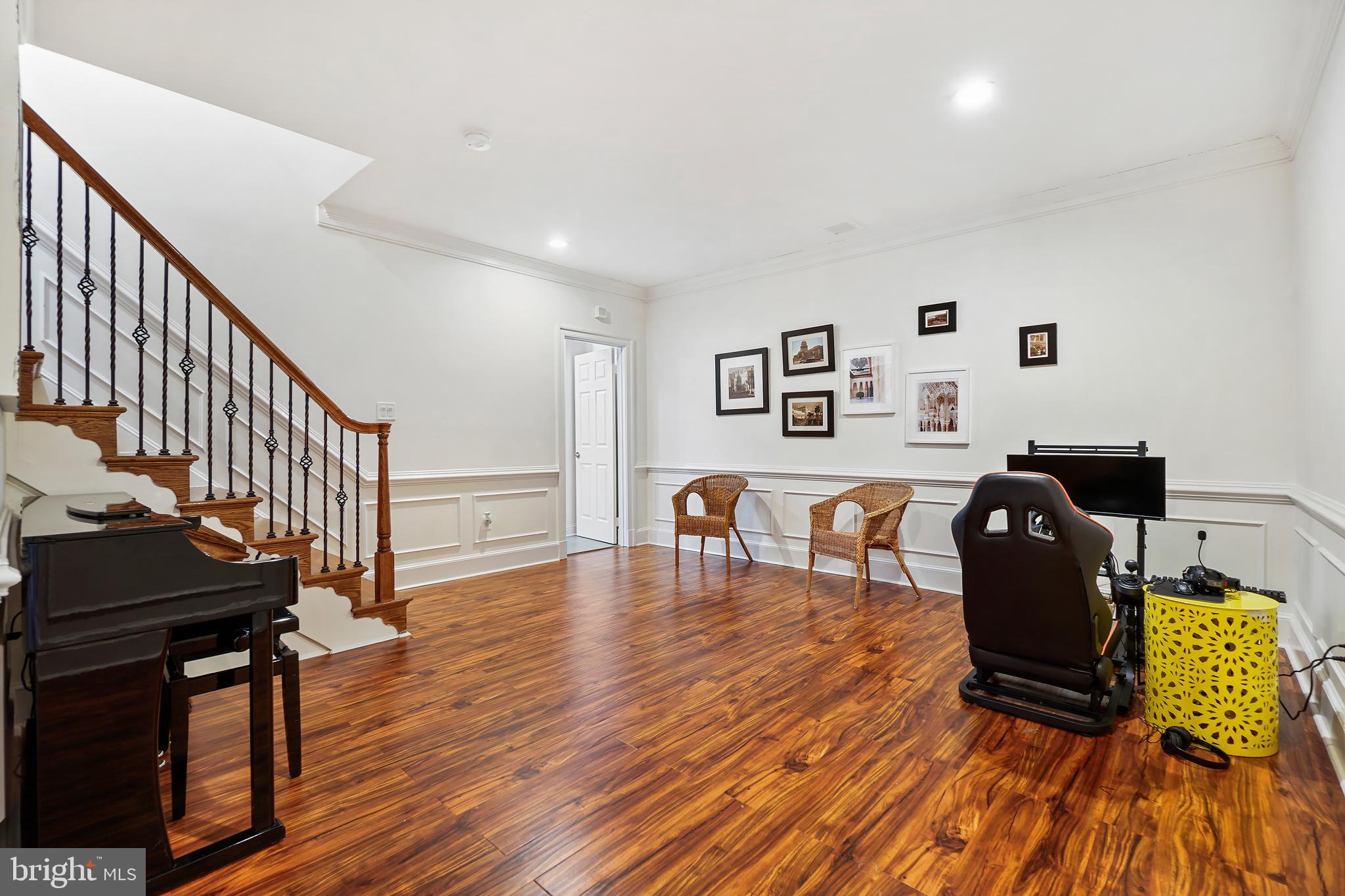 9646 Eagle Ridge Drive Bethesda, MD 20817 - Photo 37 of 75 a living room with furniture and wooden floor