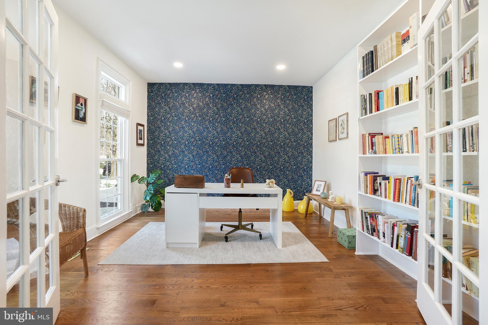 9646 Eagle Ridge Drive Bethesda, MD 20817 - Photo 4 of 75 a living room with furniture and a book shelf
