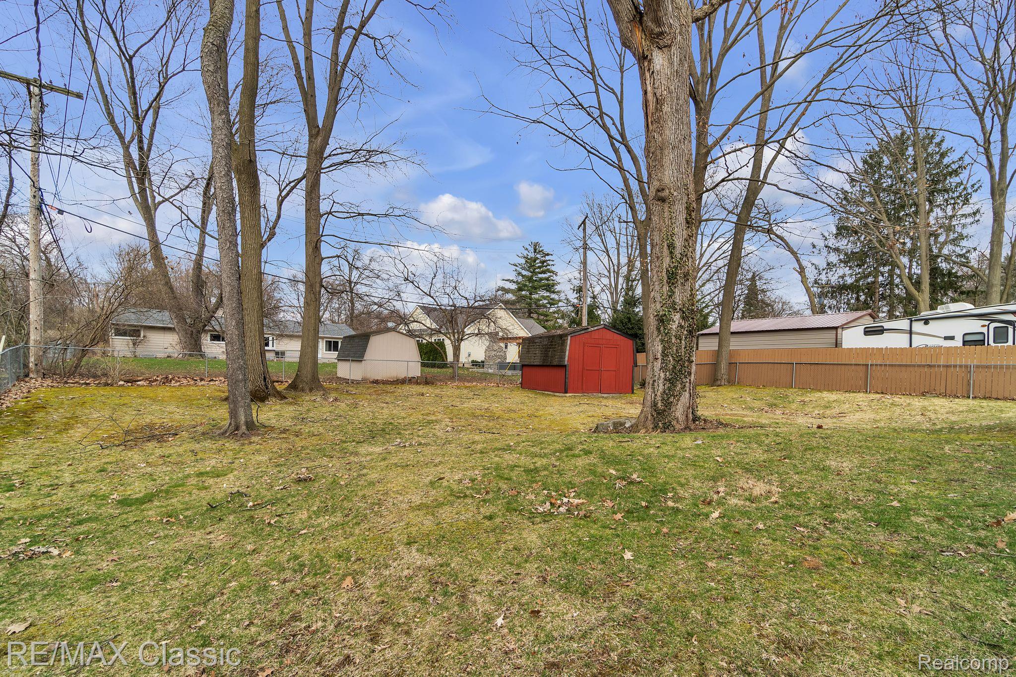 4390 Highfield Road Waterford, MI 48329 - Photo 32 of 38 Gallery Image 32