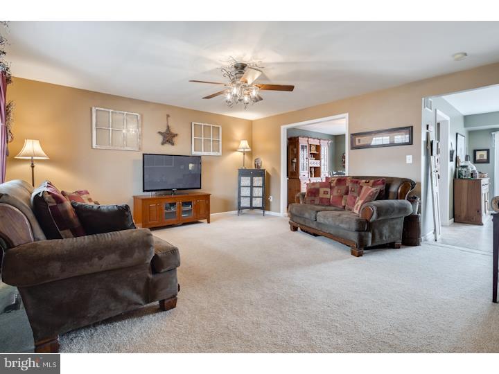 4501 Hillside Road Reading, PA 19606 - Photo 3 of 23 Family Room