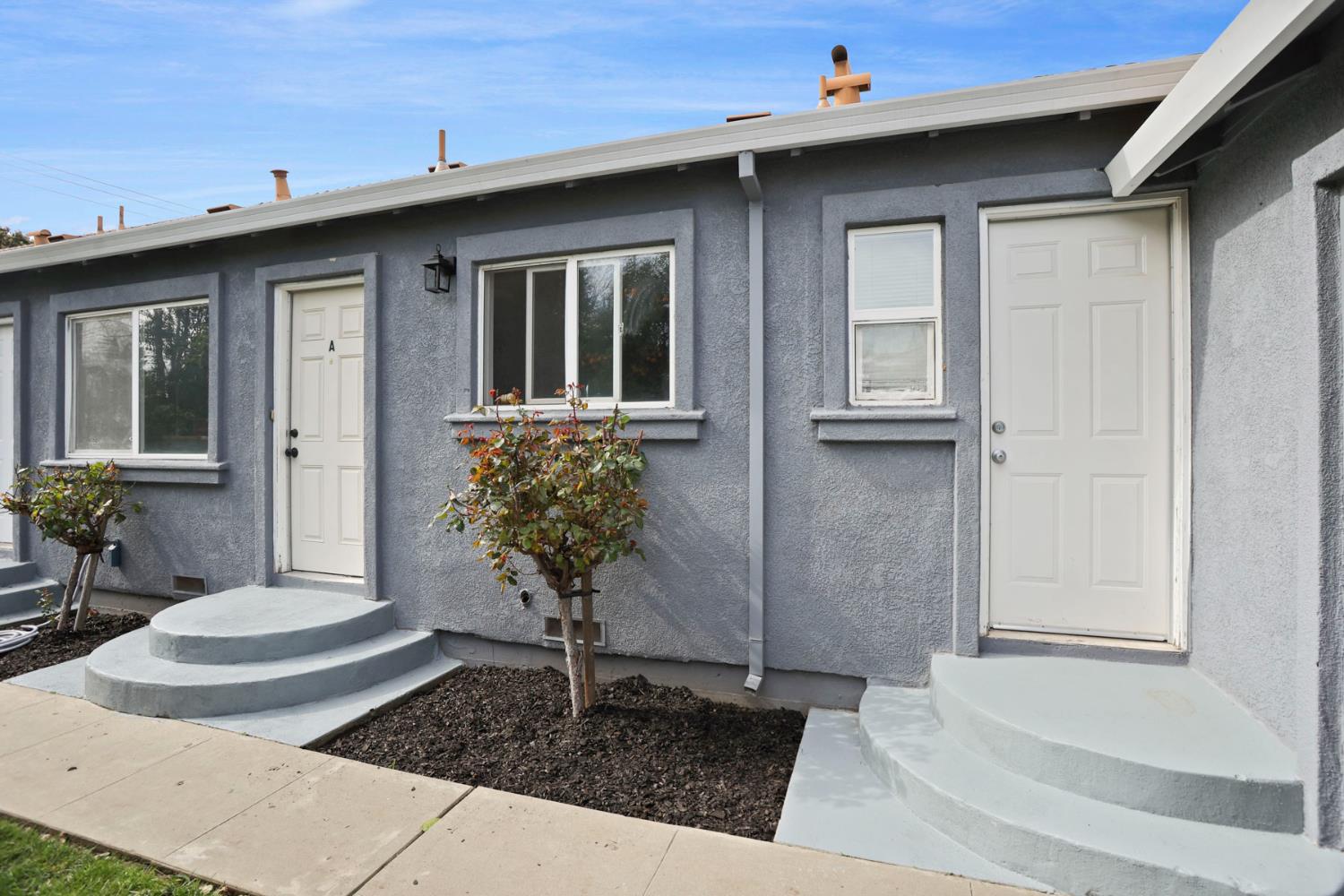 312 Cherry Street Lodi, CA 95240 - Photo 6 of 10 a vase of flowers sitting on a table