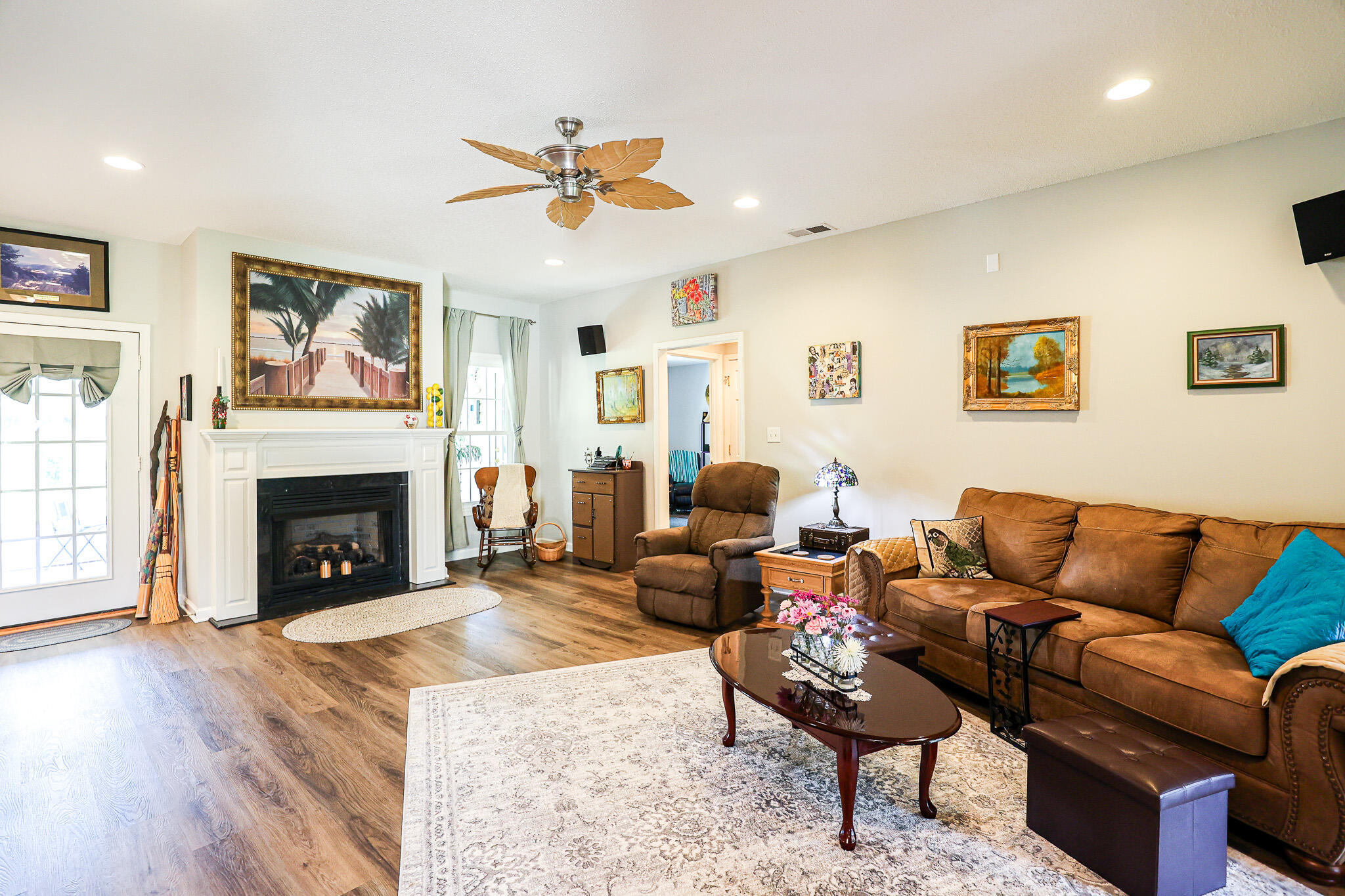 7131 Lovelaceville Road Paducah, KY 42001 - Photo 7 of 45 Living Room