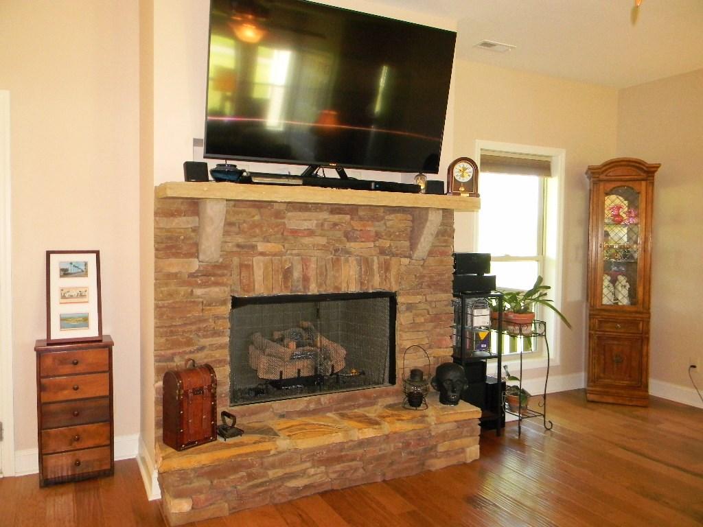 167 Terry Road Pikeville, TN 37367 - Photo 14 of 37 15 STONE FIREPLACE - LIVING RM