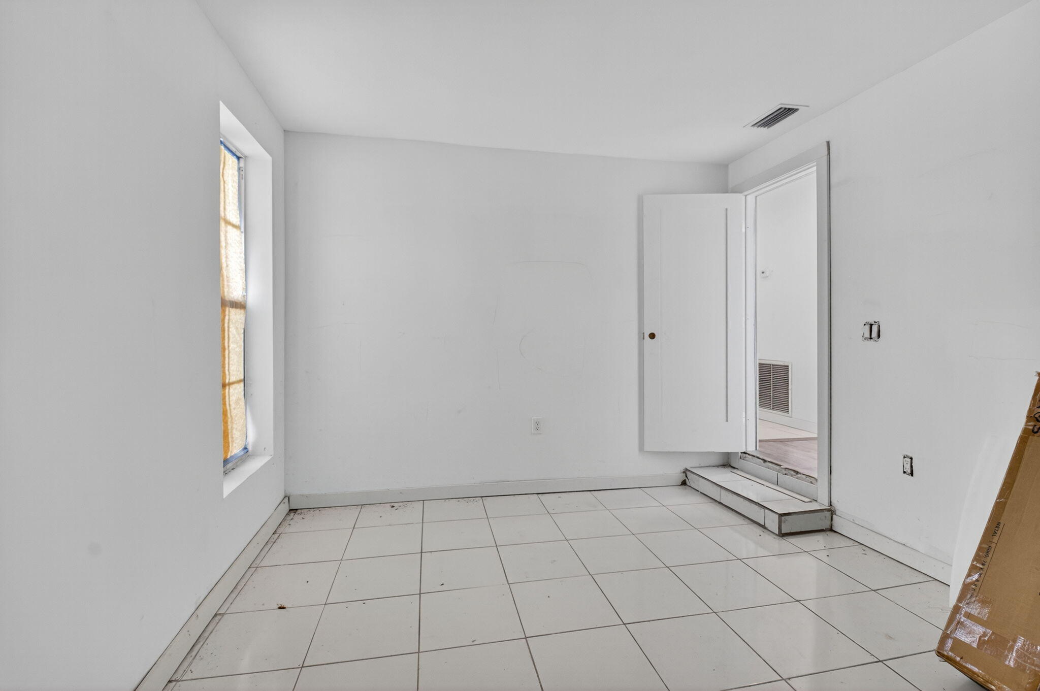 5196 Palm Ridge Boulevard Delray Beach, FL 33484 - Photo 15 of 24 a view of an empty room