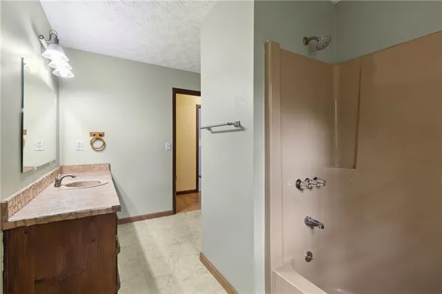 $350,000 | 18 Swan Circle, White, GA 30184