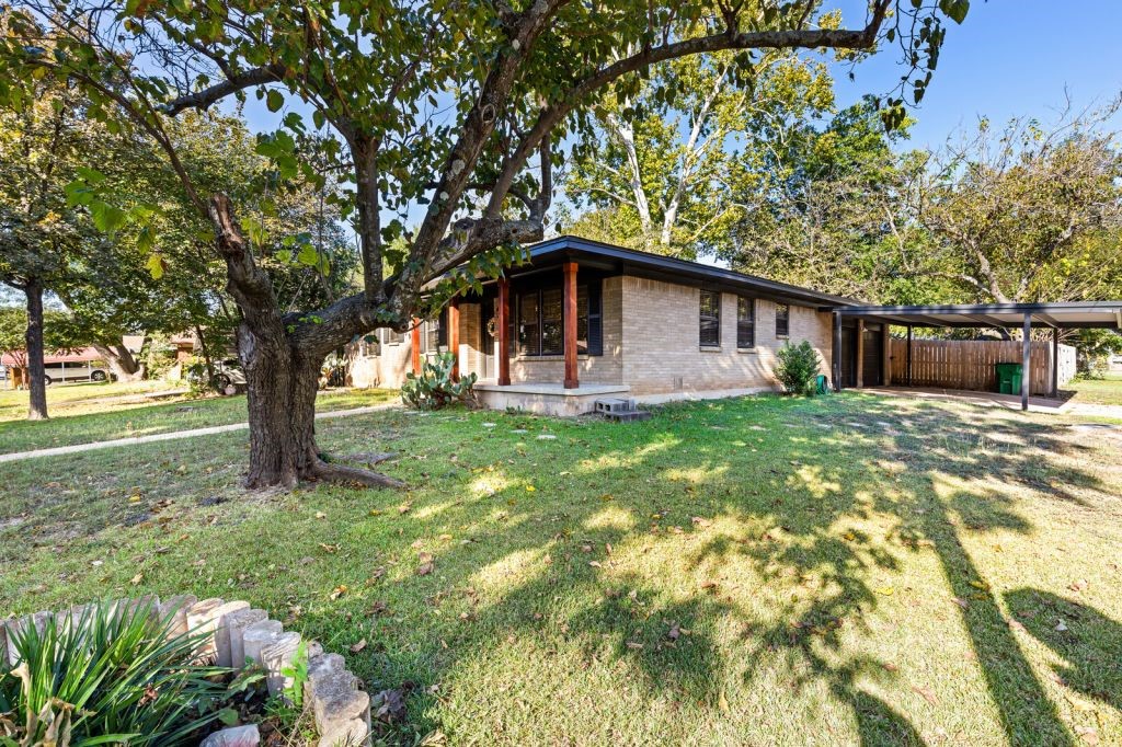 3901 Acree Street Waco, TX 76711 - Photo 8 of 34