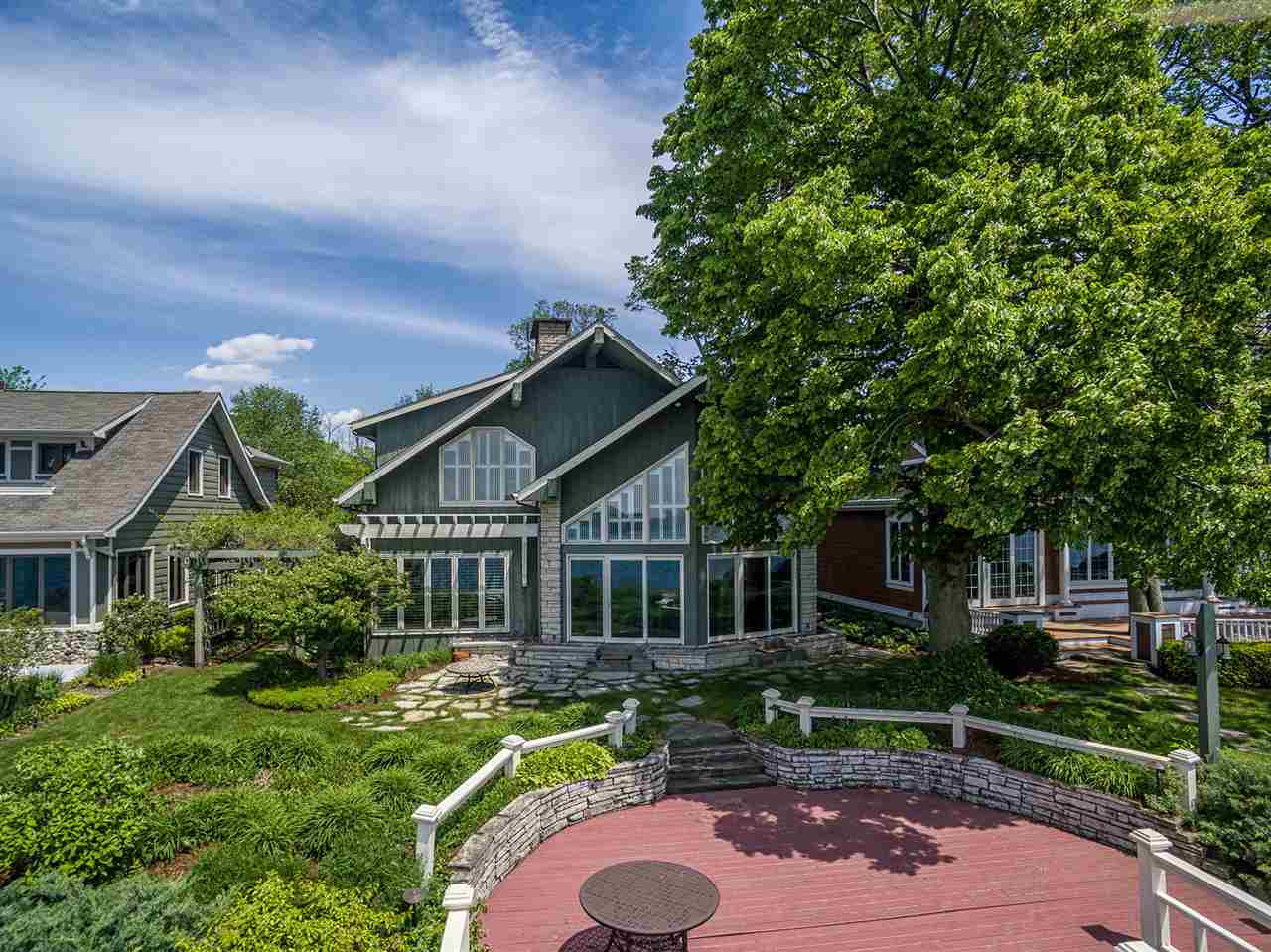 11391 North Cedar Point High Road Syracuse, IN 46567 - Photo 1 of 36 Gallery Image 1