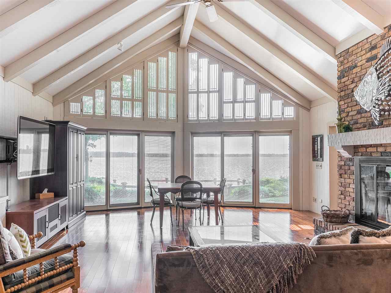 11391 North Cedar Point High Road Syracuse, IN 46567 - Photo 2 of 36 Gallery Image 2