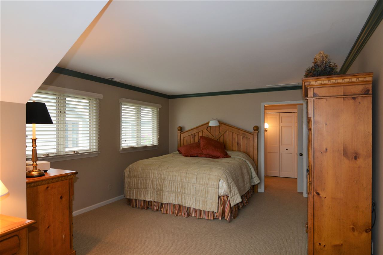 11391 North Cedar Point High Road Syracuse, IN 46567 - Photo 18 of 36 Gallery Image 18