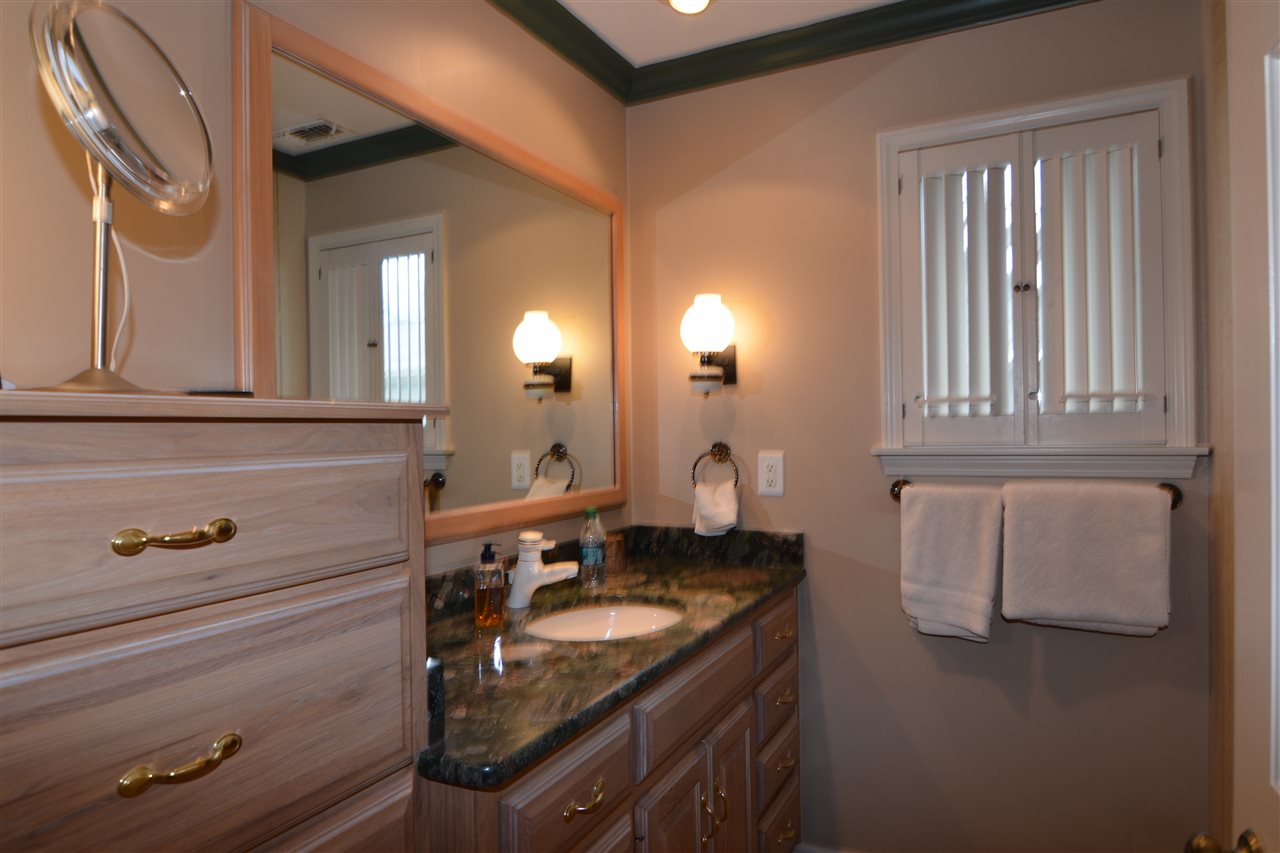 11391 North Cedar Point High Road Syracuse, IN 46567 - Photo 21 of 36 Gallery Image 21