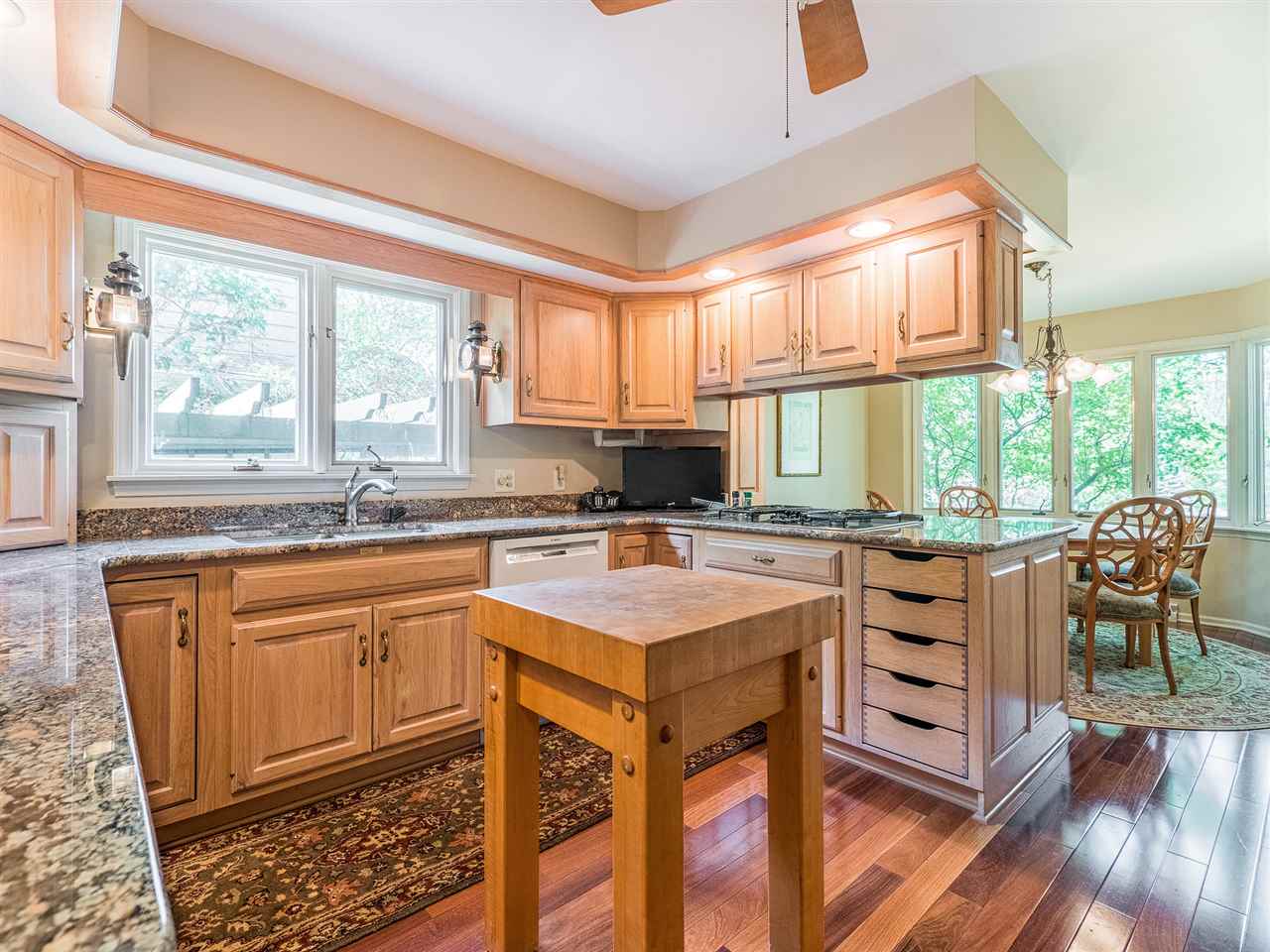 11391 North Cedar Point High Road Syracuse, IN 46567 - Photo 8 of 36 Gallery Image 8