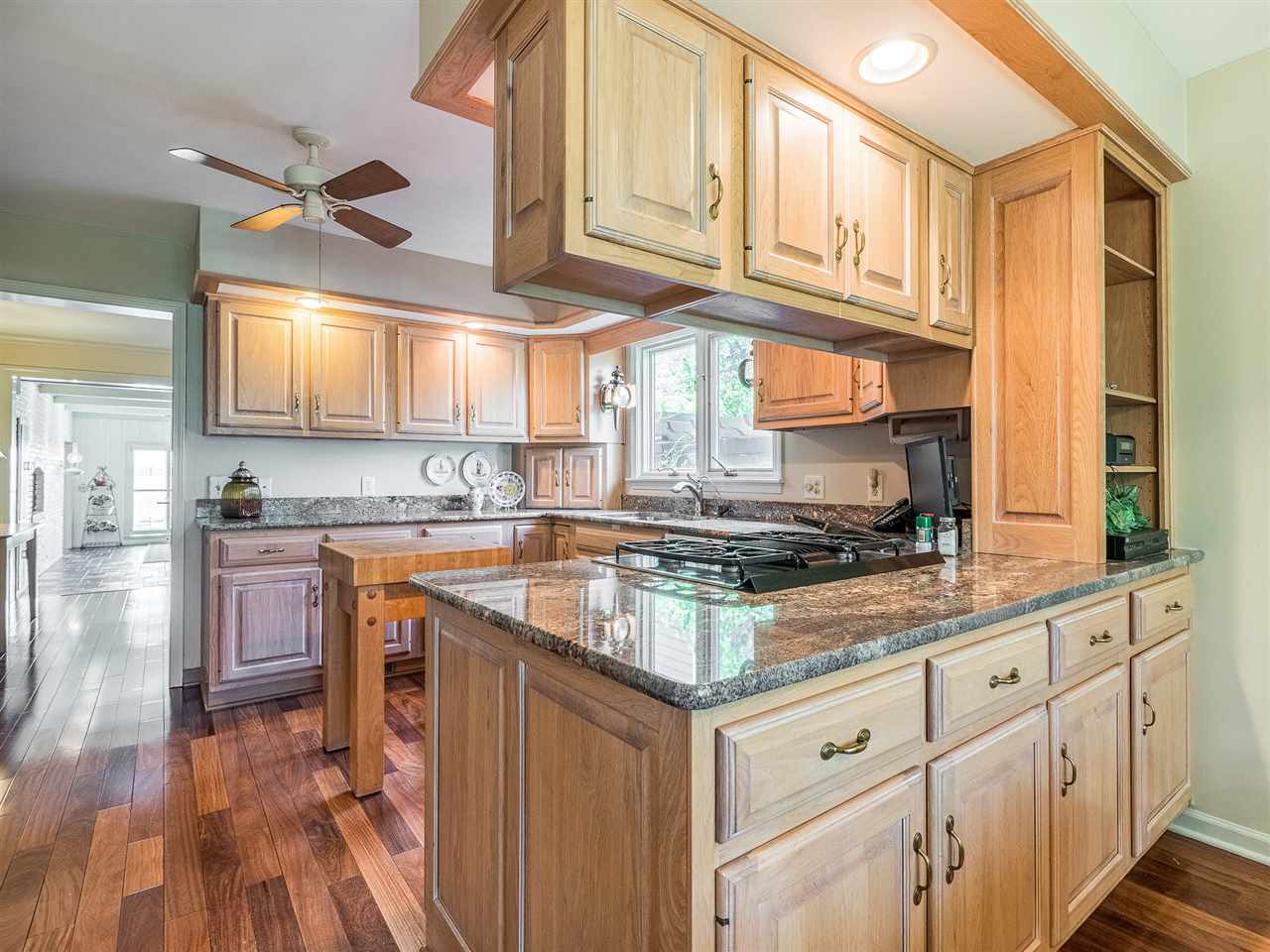 11391 North Cedar Point High Road Syracuse, IN 46567 - Photo 9 of 36 Gallery Image 9