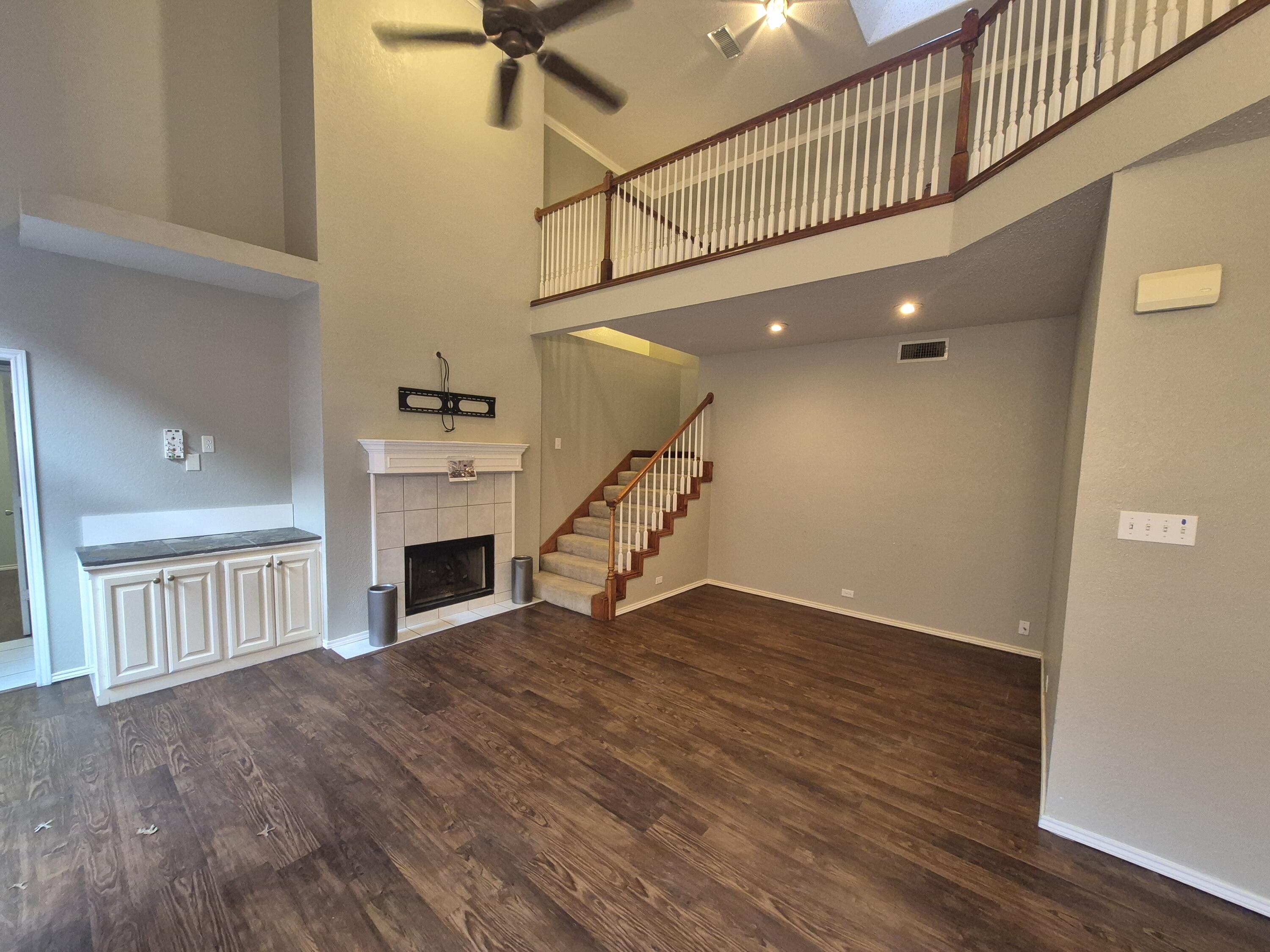 5117 79th Drive Lubbock, TX 79424 - Photo 3 of 35 a view of an entryway with a livingroom