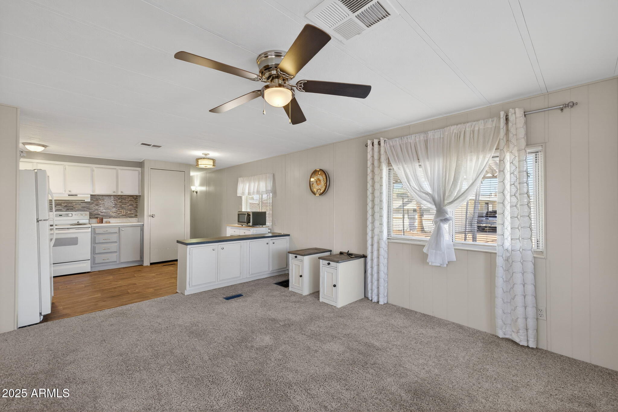 201 South Greenfield Road, Unit 310 Mesa, AZ 85206 - Photo 2 of 34 a view of living room with stainless steel appliances cabinets