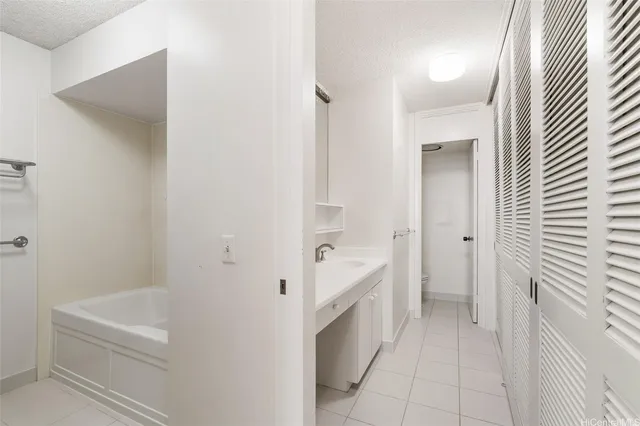 $995,000 | 250 Kawaihae Street, Unit 16B, Honolulu, HI 96825