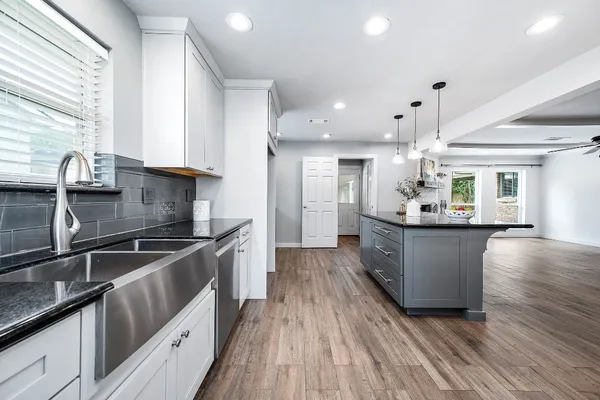$2,400 | 6030 Warm Springs Road, Houston, TX 77035