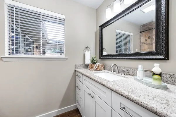 $2,400 | 6030 Warm Springs Road, Houston, TX 77035