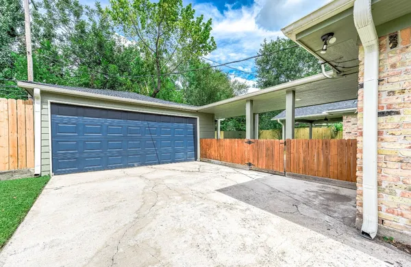 $2,400 | 6030 Warm Springs Road, Houston, TX 77035