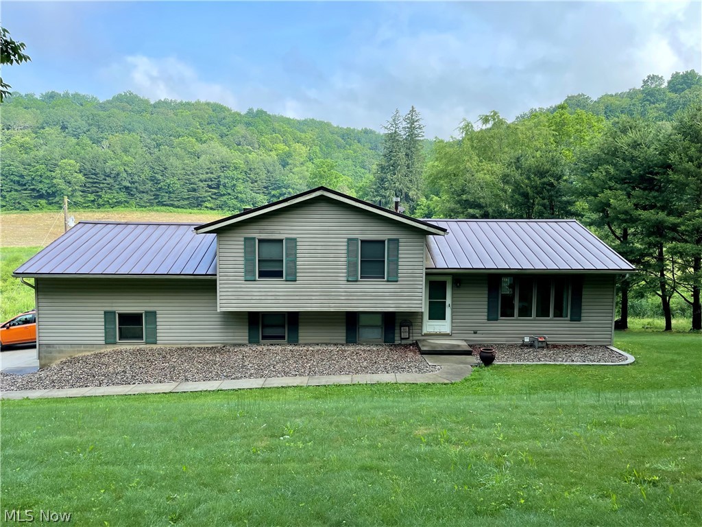 15108 Pleasant Valley Road Southeast Newcomerstown, OH 43832 - Photo 1 of 24