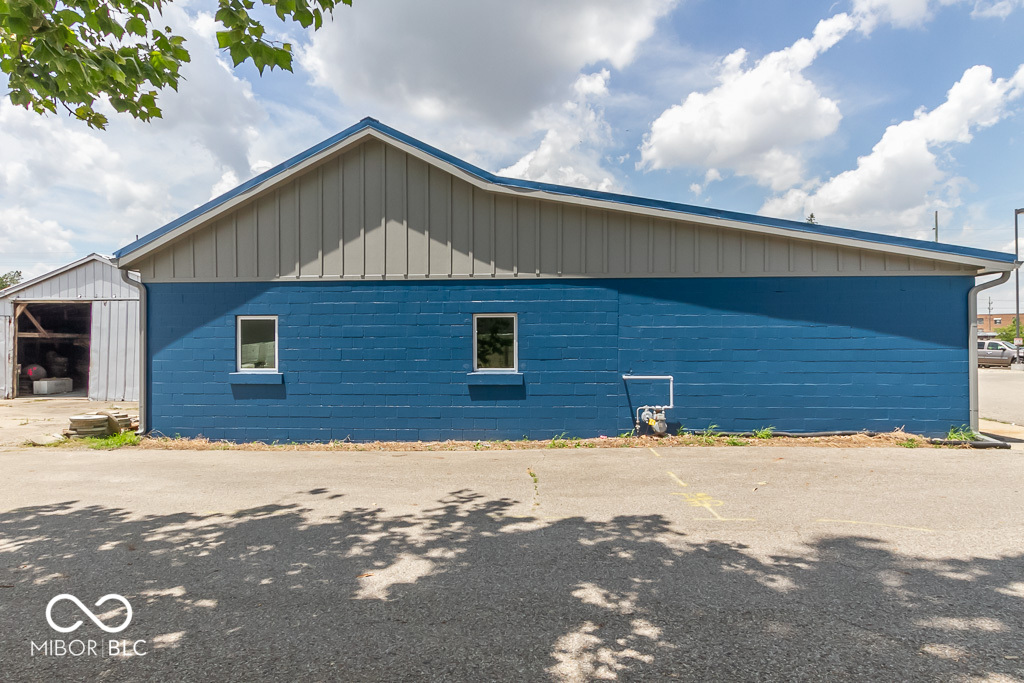 925 Virginia Street Shelbyville, IN 46176 - Photo 3 of 44