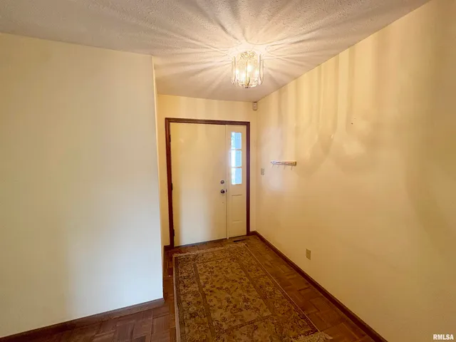 $199,900 | 6211 North Chad Court, Peoria, IL 61615